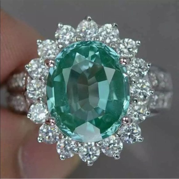 Sterling Silver Oval Cut Emerald Ring - Picture 3 of 3